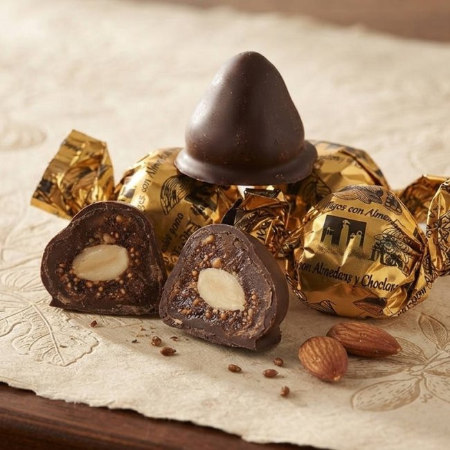 Estuche de 8 uds bombón de higo chocolate negro relleno con almendra 150 g