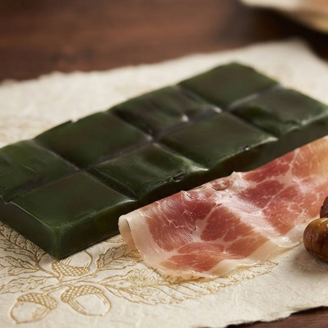 Tableta chocolate negro con taquitos de jamón de castaña 100 g