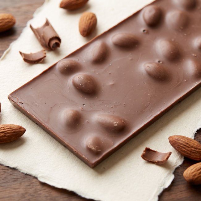 Tableta chocolate con leche con almendras 100 g